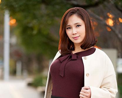 【素人×人妻】大阪からやってきた淫乱なIカップ爆乳の塾医女（46）と個人撮影！