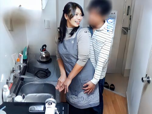 【素人ｘ盗撮】「旦那さんで満足してます！？」42歳の人妻家政婦さんに甘えてみた！