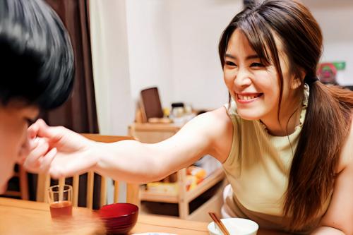 【ながえスタイル】父親を亡くしマンションの大家と母親のセックスを覗いてしまった息子が母に性的欲求を覚えるようになってしまった！