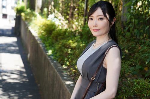 【人妻熟女】デキる人妻の裏の顔！近寄りがたい大学院卒キャリアウーマン妻のご奉仕！