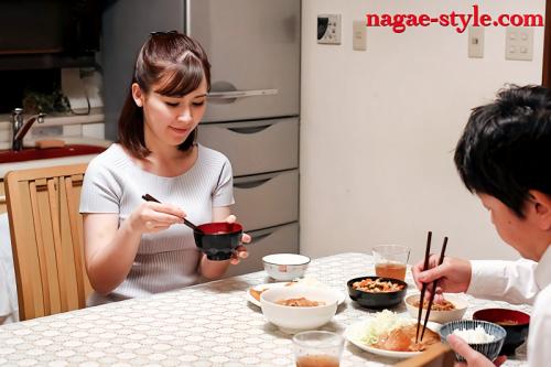 【人妻NTR】妻が他人とセックスする姿を見て興奮する寝取られ趣味の夫！