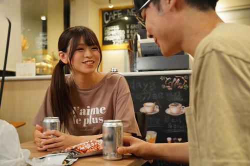 【親友NTR】「私達はセックス沼にハマリました。」飲み会後に終電逃して相部屋になった友達男女！