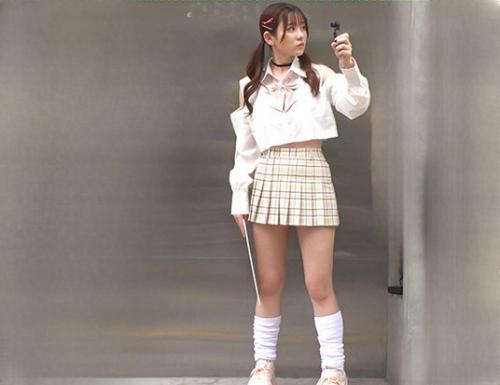 【素人×ナンパ】「キミ童貞ぽいね？」好き放題痴女りまくるロリ系ギャル逆ナンパ！