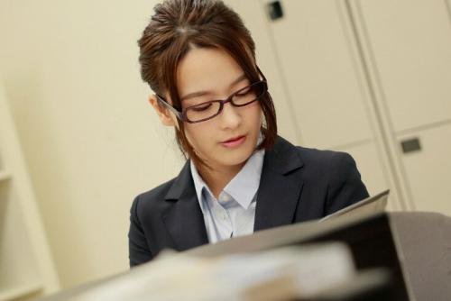 【人妻派遣OL】「おばさん、生でもいいでしょ？」派遣社員の人妻OLは僕たち社員専用の肉オナホ！