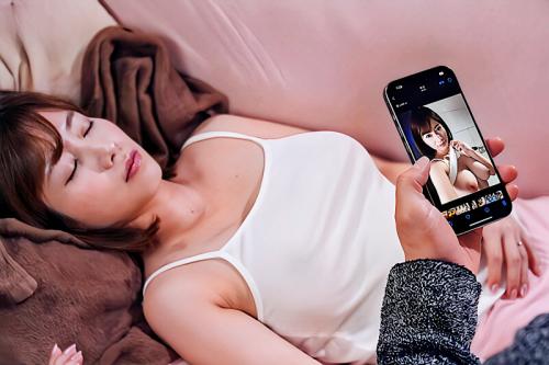 【人妻NTR】「…なんだこの写真は…」愛妻スマホをコッソリ見たら 知らない男に愛玩調教されていました、