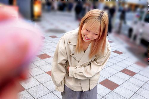 【素人企画】「もう我慢できません…//」雑踏の中でブルブルとリモコンバイブのスイッチ・オン！【赤面女子】