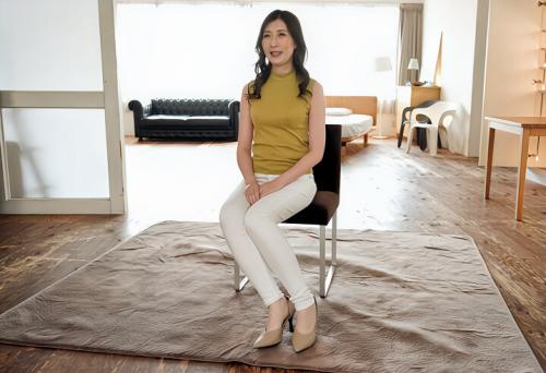 【人妻】美容部員歴20年の43歳のエロい美熟女はセックス・レス3年目！