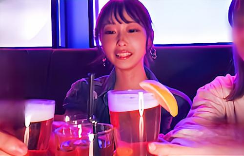 【素人ナンパ】渋谷でナンパした保育士さんの卵！ほろ酔い道端でパンチラかましつつホテルへGO！