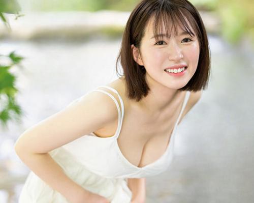 【デビュー】恥ずかしがり屋の素朴少女はめちゃ巨乳のエロいカラダ！
