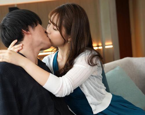 【人妻】濃厚なベロキスでオマンコを濡らす魅力的なエロい人妻！