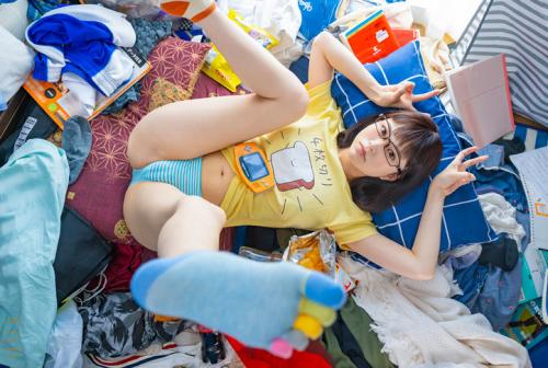 【従姉】 僕のことをクソニートとマウントしてくる母親と喧嘩して家出したアラサー隠れ巨乳の従姉！