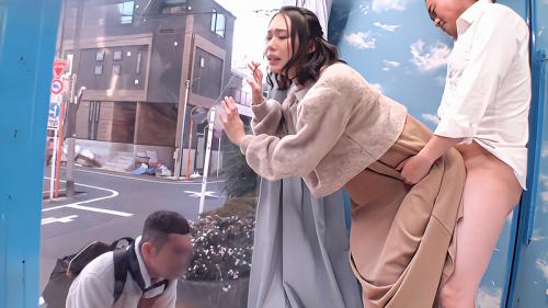 【マジックミラー号】本物 素人 妻が我慢できずにスカートの中で不倫セックス！きれいにペロペロお掃除フェラまで！