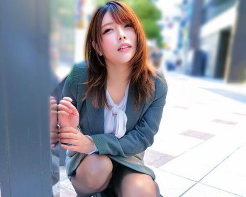 【屋外羞恥】「これ、何ですか？」 リモバイすら知らない仕事にひたむきなOLのオマンコにおもちゃのいたずら
