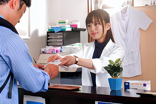 【人妻NTR】ボクのことを助けてくれた人妻薬剤師が美人すぎて…。