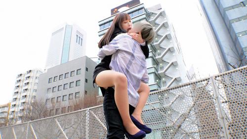 【素人ｘナンパ】青空下での大胆ベロチューで興奮しちゃった就活中の女子大生！
