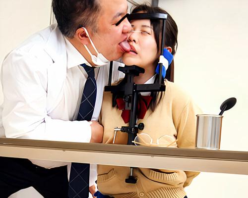 【JKレイプ】変態眼科医に抵抗を諦めるまで辱められる制服ロリ美少女！