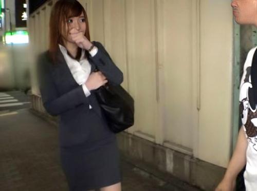 【素人ナンパ】『えっ何ですか？！』誘惑で彼氏持ち巨乳美人OLが浮気フェラAVデビューｗ電マ責め連続痙攣イキ♡エロ動画企画
