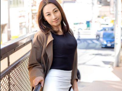 【巨乳人妻NTR♡ぶっかけ】密着タイトスカートの美熟女子持ち母がM男フェラ乳首責めし騎乗位不倫セックスエロ動画♡素人企画