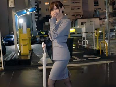 【三十路♡人妻熟女】仕事帰りのスーツ美人OLの黒パンスト密着タイトスカートがエロすぎｗ目隠し変態着衣セックス♡素人AV