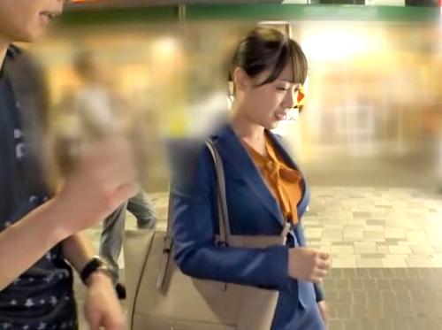 【社長秘書】脱ぐと爆乳おっぱいの超乳美人OLが仕事帰りにＡＶデビューでスーツ着衣セックス痙攣エロ動画♡巨乳素人ナンパ企画