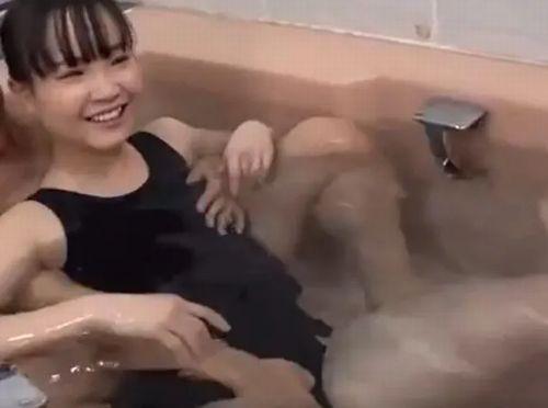 ロリ痴女・工藤ララがスクール水着で潜望鏡フェラ♪一度咥えたら逃してくれないホールドロックで強●連射！