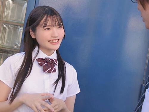 元地下アイドル美少女“中森心々奈”がニコニコ笑顔で大接近してたっぷり痴女る！小悪魔制服少女の誘惑には抵抗できずチンポ勃っ立っちゃうよ？！