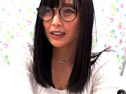 ＜人妻ナンパ！＞メガネ美人妻パンツルック限定！ゲットしてエロ行為になっちゃうぞ！
