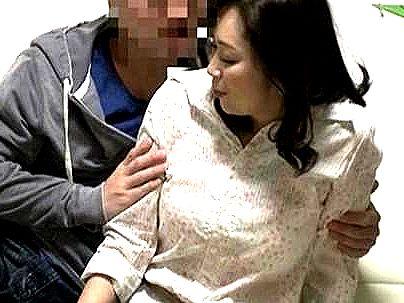 ≪熟女≫【え、だめよ…】豊満ムチムチエロい体の人妻熟女！ナンパされてエチエチしちゃう！