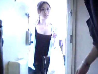 ＜家政婦！＞スリムな体の可愛い人妻奥さん家政婦！ガチパコｓｅｘシチャウゾ！