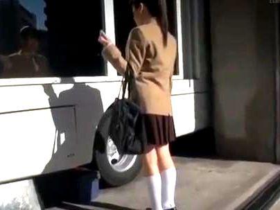 ≪素人ナンパ≫【ここ乗るんですか？】清楚系可愛い制服素人女子！ナンパされてもちろんエチエチ発展！！