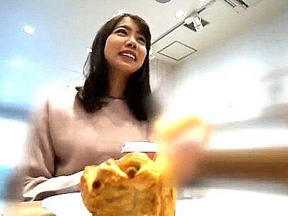 ＜人妻ナンパ！＞「このルックスで・・顔射！」美乳のオバサン熟女ゲッツ！口説かれてエロ行為発展シチャウゾ！！