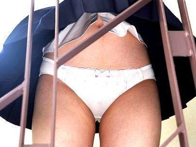 ＜パンチラ！＞「キャア…♡」制服ミニスカスリムな体の女子！誘惑してくるから我慢限界で・・・