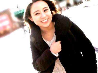 ＜ハメ撮り！＞スリムな体のスレンダーカワイ子ちゃん！口説かれてエロ行為にナル！