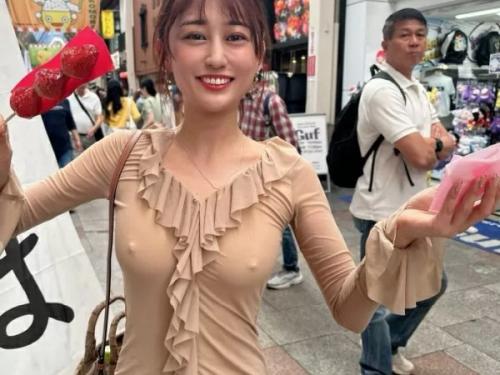 【個人撮影】大阪の繁華街の人ごみの中でノーブラ女性が乳首浮いたまま投稿したら大炎上してしまうｗｗｗ