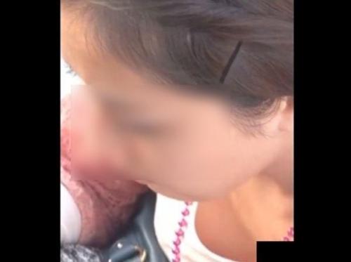 【盗撮】面食い撮り師の隠し撮り！マジで胸チラしてる美女ばっかにターゲットを絞り込んで生チチ凝視！