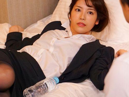 【楓カレン】美人女子社員をお持ち帰りして朝までハメまくった！