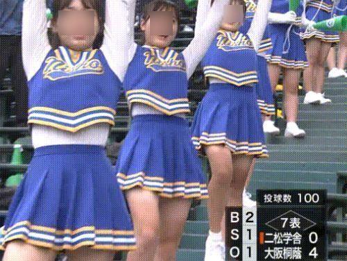 【放送事故】甲子園のTV中継で盗撮級ハプニング！チアリーディングの女子校生のパンツが思いっきり丸見えｗ