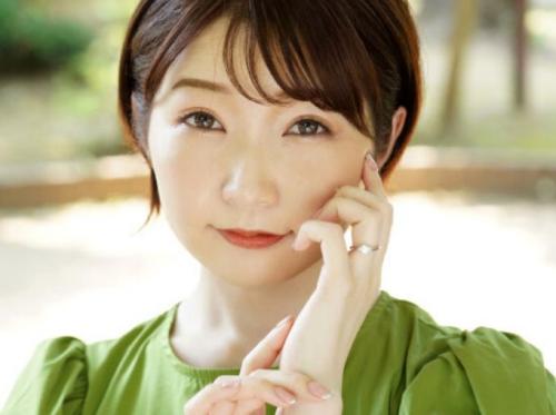 【上戸まり】目が覚めるような真っ白美ボディのスレンダー美人妻30歳が満を持してAVデビュー！