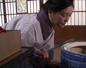 【ヘンリー塚本】地方の山奥でオッサンとおまんこの快楽を味わいながら冬を越すお母さん