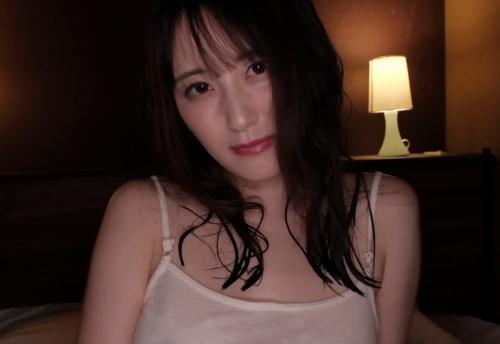 露わになったモチ肌巨乳の全裸Ｆカップの美乳を見逃すな！