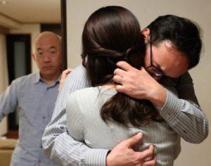 【紗々原ゆり】綺麗な三十路奥さんは借金問題を解決するために亭主の目の前で寝取られ浮気セックス