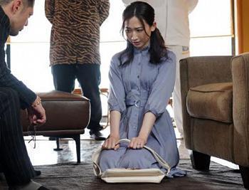 ＜水戸かな＞幸せだった奥さんは鬼畜オヤジに騙され借金作った夫の身代わりで体を捧げるNTRファック