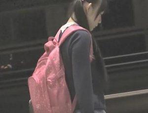 【レイプ】小学生にとって危険がいっぱいの夜道でメチャかわ娘がエグい巨根の黒人集団に襲われ強制セックス！