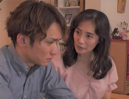 【平岡里枝子】色気たっぷりスレンダーエロBODYの嫁の母と一線を越えた大人の関係パコパコタイム！