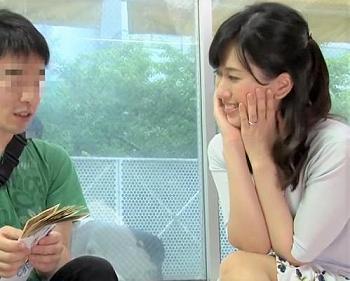 【モニタリング】圧倒的美人の友人のママにちんぽ興奮してしまう童貞卒業プレイ