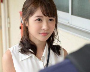 【栗山莉緒】ルックス優れている小悪魔熟女さんが若い男子大学生を淫らな言葉とテクニックで興奮させる痴女ズコバコ