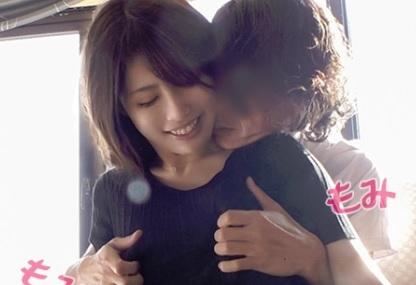 【人妻ハメ撮り】美乳おっぱいの美熟女が若いオスとNTR交尾！フル勃起した他人棒を受け入れるエロい美女