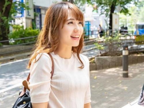 《素人ナンパ》ファッションショッピング意識調査と称して清楚な人妻さんを連れ込み成功…恥ずかしがりながらも下着チェック…