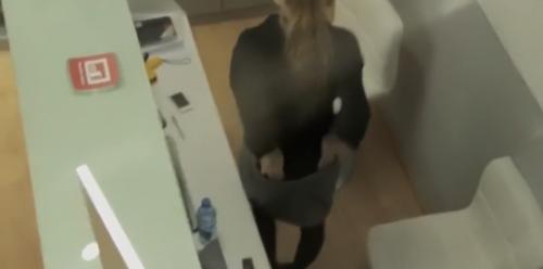 お姉さんの着替えを上から覗き見！セクシーなTバックとおっぱいと乳首を隠し撮り