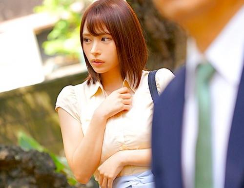 【NTR】「こんなところで♡」若妻部下の色気に欲情してしまい旦那を忘れさせ無我夢中でチンポにしゃぶりつく巨乳美人！